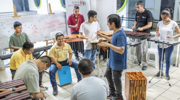 PEE - Ensamble y Percusin de Sinfona por el Per. Surquillo, Lima (Per).


Foto: Omar Lucas/Sinfona por el Per