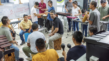 PEE - Ensamble y Percusin de Sinfona por el Per. Surquillo, Lima (Per).


Foto: Omar Lucas/Sinfona por el Per